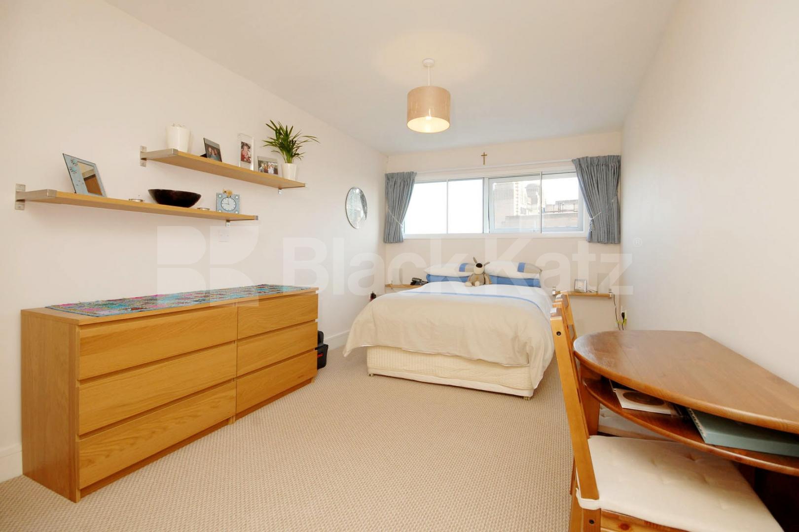 			LET , 1 Bedroom, 1 bath, 1 reception Flat			 Chelsea Bridge Wharf, Queenstown Road, Battersea